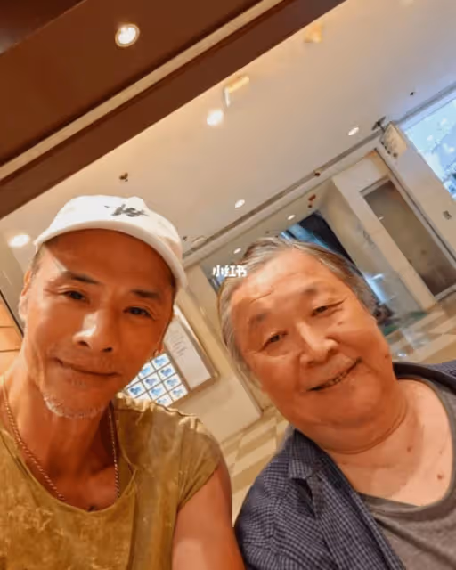 75歲秦煌近照曝光，露慈祥笑容！網民：好像我奶奶
