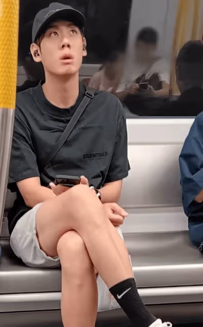 TVB小生承認與火辣美女車廂纏綿!今再被爆搭港鐵「偷食」!