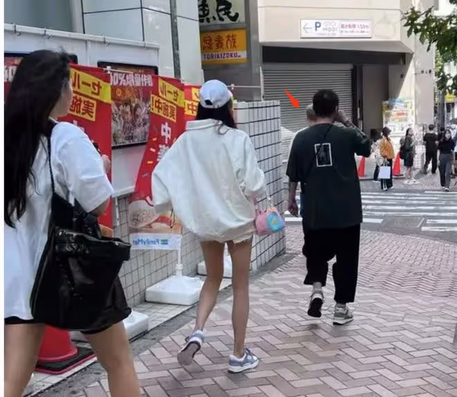 鹿晗關曉彤日本逛街被偶遇！男帥女靚好般配，已穩定交往6年
