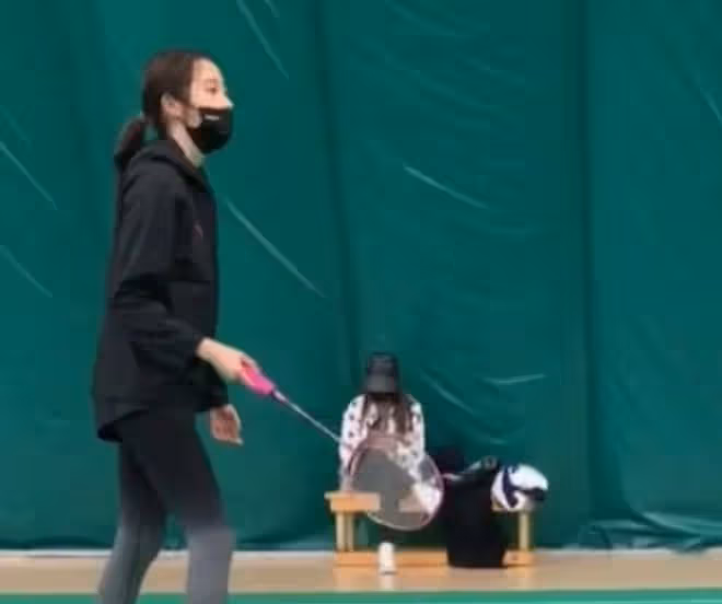 鹿晗關曉彤日本逛街被偶遇！男帥女靚好般配，已穩定交往6年