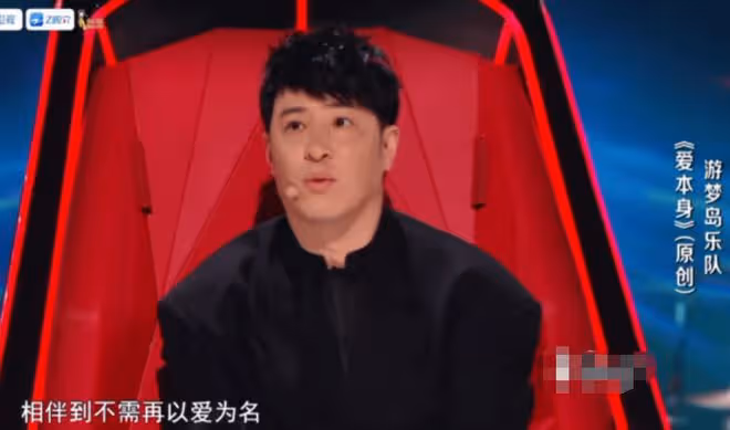 好聲音又出爭議場面,潘瑋柏未拍燈椅子自動轉,表情耐人尋味