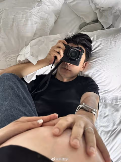 恭喜!42歲李光潔七夕節官宣老婆懷二胎,隋雨蒙肚大如籮依舊纖瘦