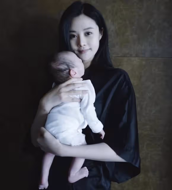 恭喜！42歲李光潔七夕節官宣老婆懷二胎，隋雨蒙肚大如籮依舊纖瘦