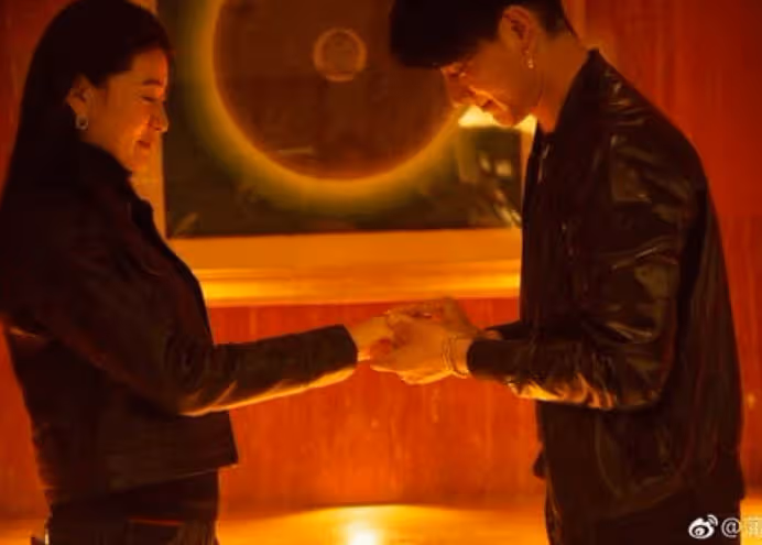 未婚先孕!蒲巴甲陪女友醫院產檢似臨盆在即,准岳母撐傘貼心伺候