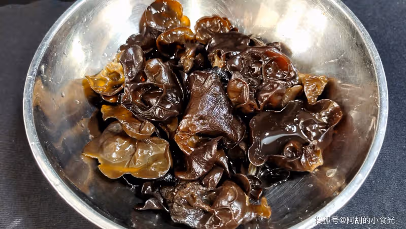 木耳和它天生一對!不愧是「秋季菜中上品」,滋補排毒,拌一拌,好味道自然來