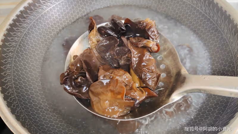 木耳和它天生一對!不愧是「秋季菜中上品」,滋補排毒,拌一拌,好味道自然來