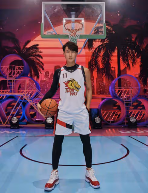 吳尊打籃球鼻樑受傷流血,先淡定拍照留念,在線求助自曝傷口很深