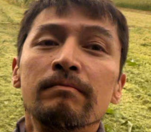 胡歌近照蓄鬍子油膩打綹,發文五年不拍戲引熱議,粉絲飆髒話勸阻