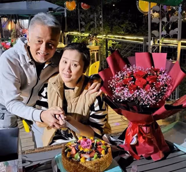 TVB老戲骨喜迎64歲生日!拿督現場送祝福,近年靠反派角色出圈