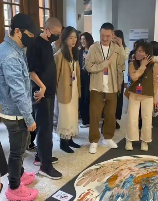 黃曉明新片首映禮稱體重,腳上厚底鞋太搶鏡,卻被質疑只有170