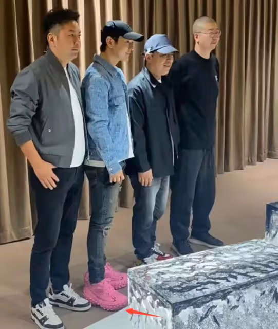 黃曉明新片首映禮稱體重,腳上厚底鞋太搶鏡,卻被質疑只有170