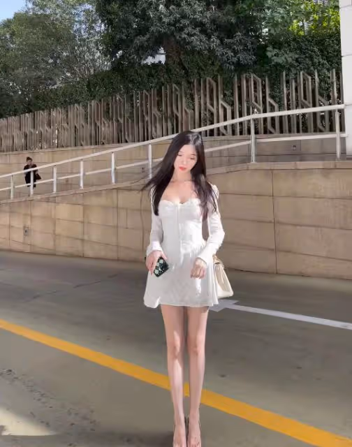 網紅曉雪疑默認與李現戀愛,下場與男方粉絲開懟,承認離婚帶娃