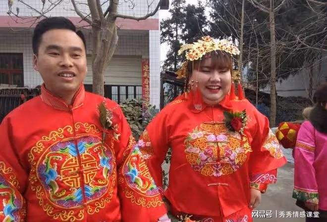 故事：出差提前回家，閨蜜在我家廚房熬蓮子湯：是你讓我看著他