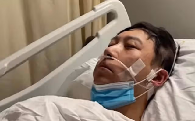 TVB前知名男星入院切除口水腺瘤，經歷8小時大手術，妻子患癌離世