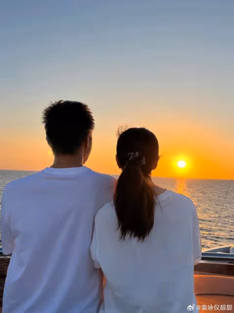 袁詠儀七夕節提前為老公慶生,52歲張智霖刮掉白鬍子,重現少年感