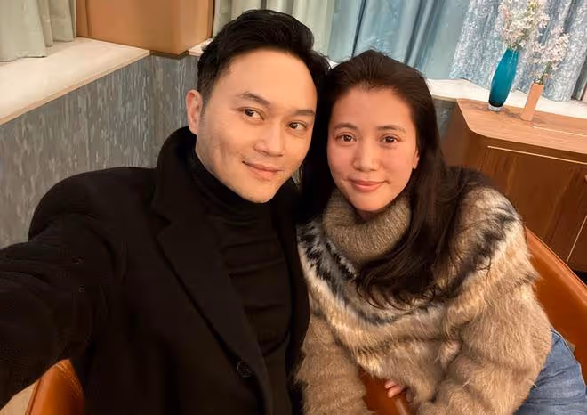 袁詠儀七夕節提前為老公慶生,52歲張智霖刮掉白鬍子,重現少年感
