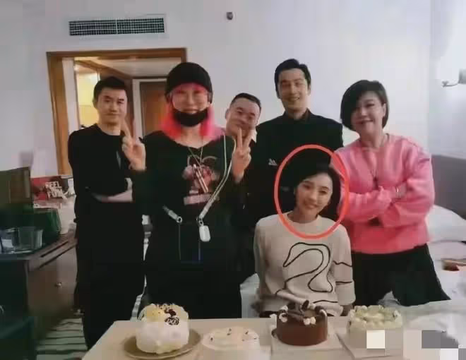 40歲胡歌官宣退圈5年,要去沙漠栽樹做公益,鬍子拉碴精緻不在