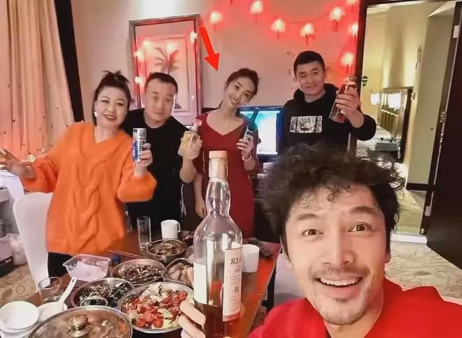 40歲胡歌官宣退圈5年,要去沙漠栽樹做公益,鬍子拉碴精緻不在