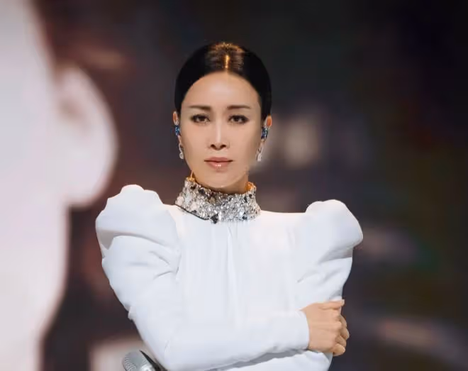 突傳!那英請辭上海音樂節,疑遭官方吐槽,李玟好友甄妮揭露真相