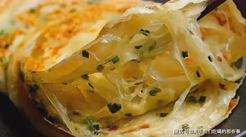 家常烙餅時,千萬不要直接烙,竅門告訴你,鬆軟多層,涼了也不硬
