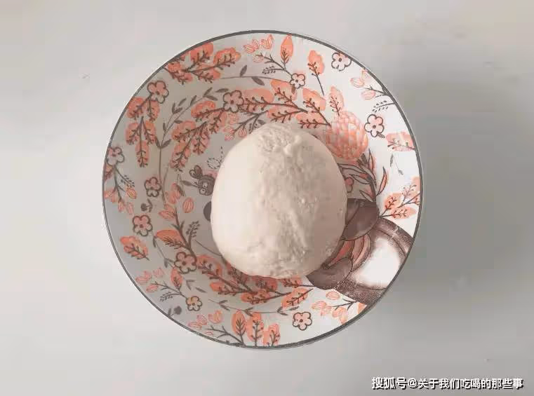 家常烙餅時,千萬不要直接烙,竅門告訴你,鬆軟多層,涼了也不硬