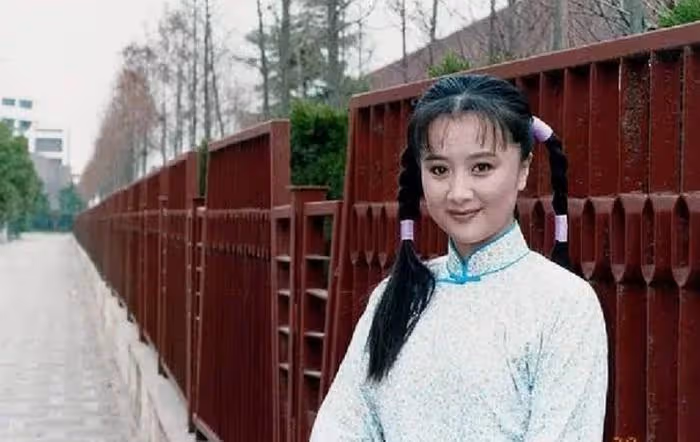 她,長得美演技好,當紅隱退後嫁同學為妻,活成了別人羨慕的樣子