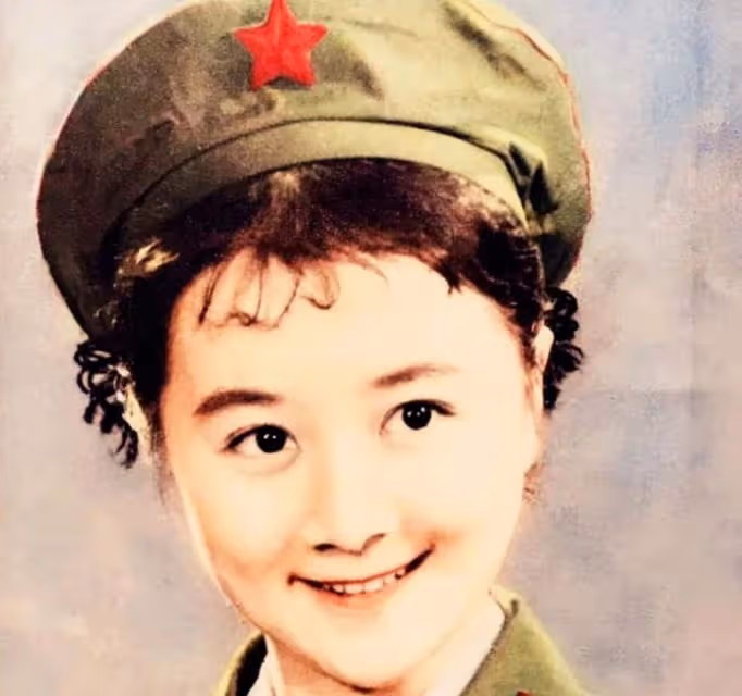 她,長得美演技好,當紅隱退後嫁同學為妻,活成了別人羨慕的樣子