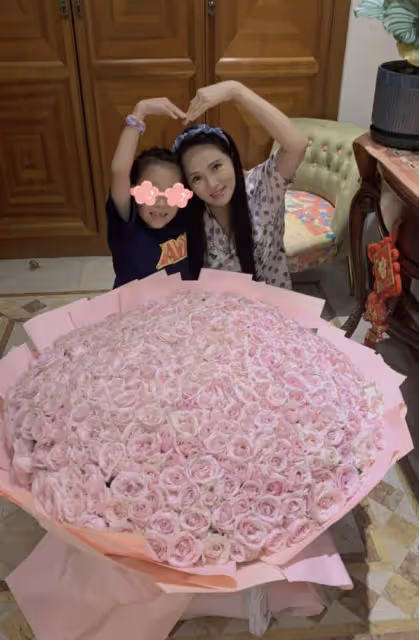 秦昊七夕送伊能靜巨型玫瑰反挨罵，秦昊抱怨：不送挑理送了挑事兒