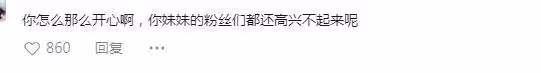 李玟二姐開著一輛豪車出行,紅色手鍊已經換掉了