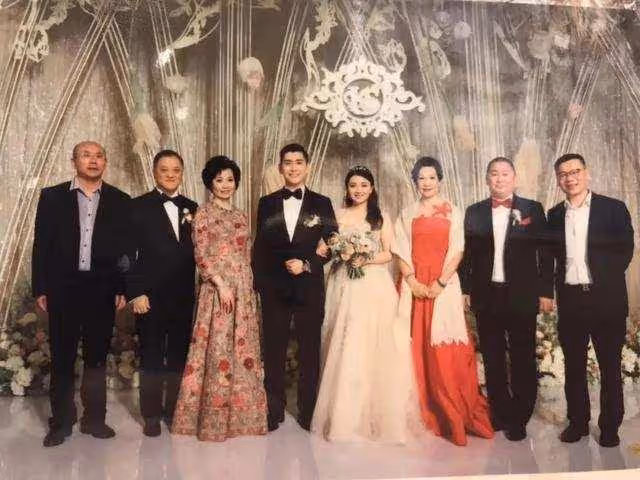 深圳神秘富豪，賣家具起家，開2千家門店，花10億給兒子辦婚禮