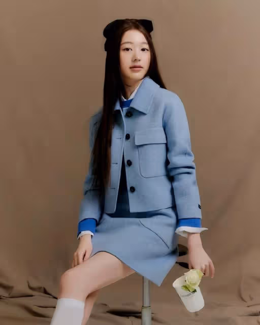 她是新人演員,代言時尚品牌,最新畫報公開,不愧是張元英姐姐
