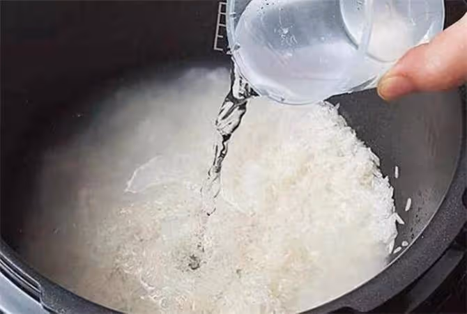 蒸米飯水和米的比例是多少?掌握這兩點,讓你蒸出香噴噴的米飯
