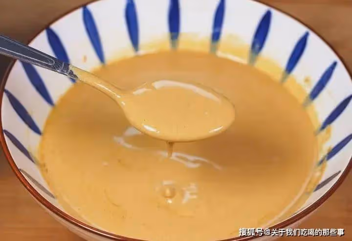 調芝麻醬,用水用油都錯了,20年麻辣燙老闆教你一招,蘸啥都噴香