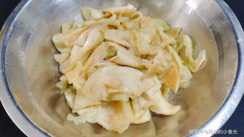 入秋後,這菜值得囤,曬乾後美味翻倍!配排骨一蒸,有口感、有滋味、更有營養
