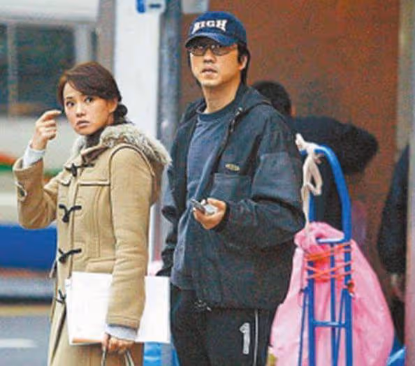 伊能靜曬七夕禮物，秦昊送巨型玫瑰花給老婆，網友直呼：好甜