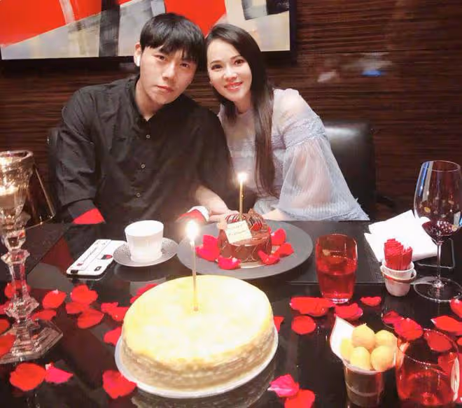 伊能靜曬七夕禮物，秦昊送巨型玫瑰花給老婆，網友直呼：好甜
