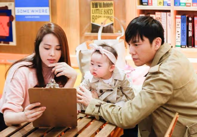 伊能靜曬七夕禮物，秦昊送巨型玫瑰花給老婆，網友直呼：好甜