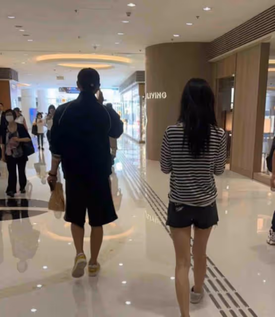 黃子韜徐藝洋香港過七夕,男方大熱天穿外套,拒絕粉絲合影惹爭議