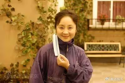 捧紅前夫後被拋棄,他轉身娶影后為妻,她獨自撫養兒子,一生不嫁