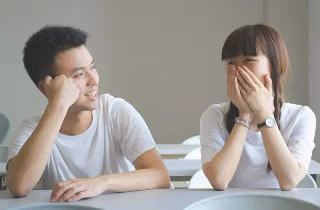 懷孕後准婆婆把26萬彩禮砍掉1位數,我正要妥協,媽:看手機信息