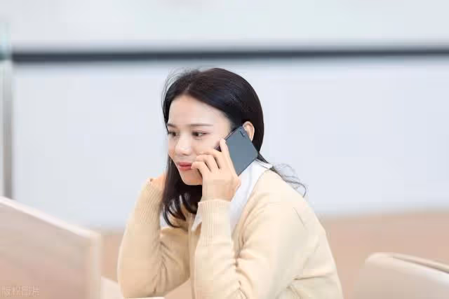 懷孕後准婆婆把26萬彩禮砍掉1位數,我正要妥協,媽:看手機信息
