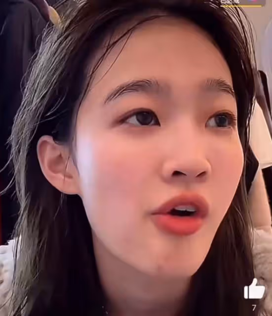 王思聰新女友近照翻車,自曝曾患抑鬱症,頭髮凌亂被指像廠妹