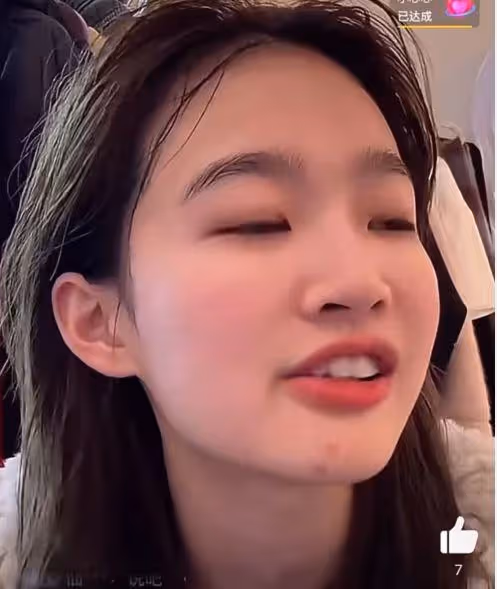 王思聰新女友近照翻車,自曝曾患抑鬱症,頭髮凌亂被指像廠妹