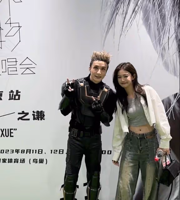 王思聰新女友近照翻車,自曝曾患抑鬱症,頭髮凌亂被指像廠妹