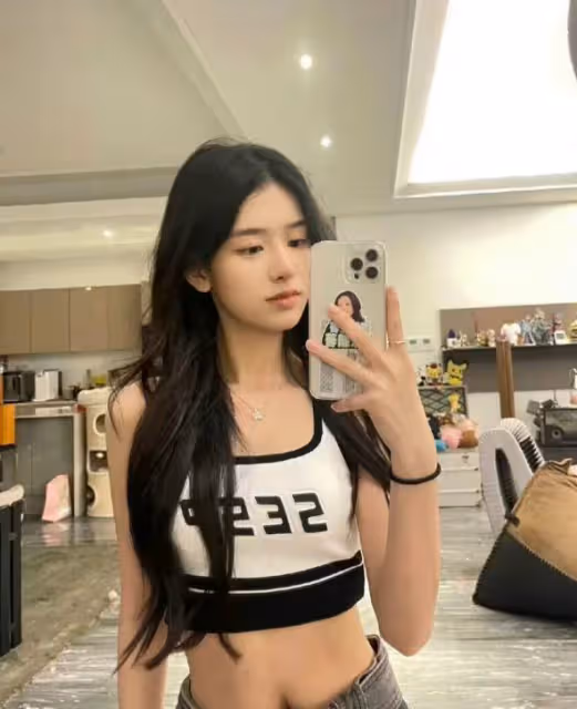 王思聰新女友近照翻車,自曝曾患抑鬱症,頭髮凌亂被指像廠妹