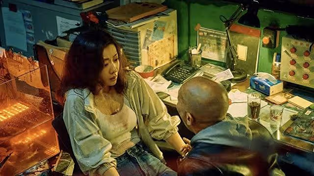 知名模特主演新電影尺度大,遭男主角侵犯,拍親熱戲獲丈夫批准