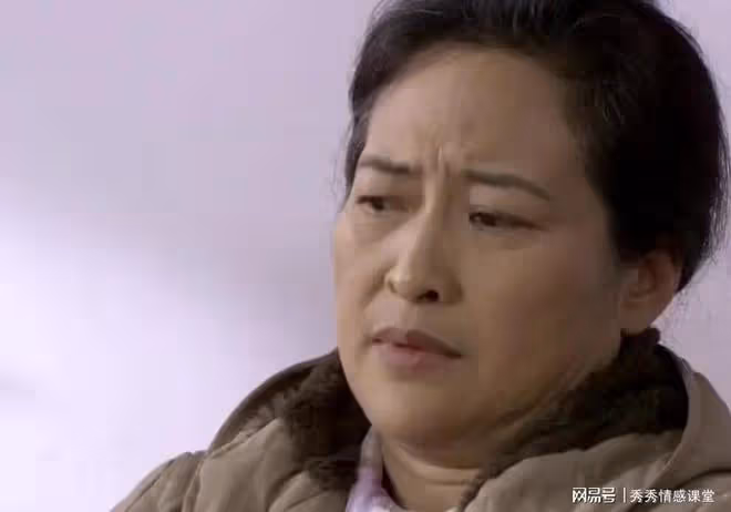 故事:小姑子坐月子花3萬,婆婆來報銷,被兒媳一張離婚證甩臉上