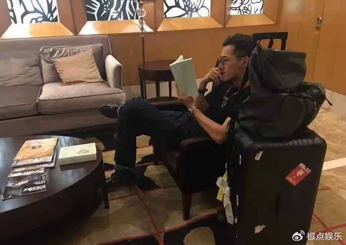 胡歌深夜發文,稱將退圈5年,粉絲怒罵:「要發瘋,請回家去!」