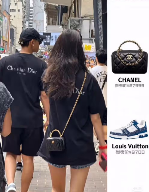 黃子韜徐藝洋穿情侶裝逛街，女方頭髮凌亂遭吐槽，身上挎包超2萬