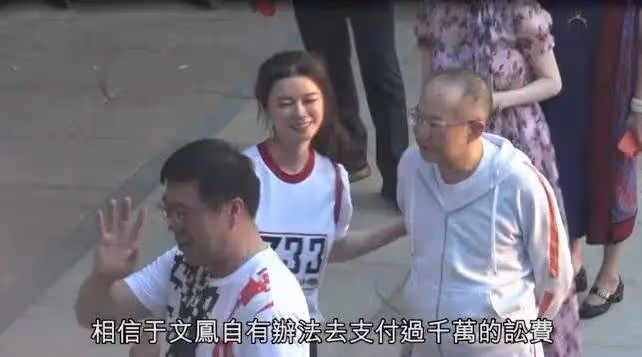 於文鳳登記結婚，65歲老公出身銀行世家，網友：比周星馳好多了